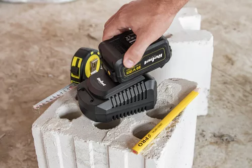 Rebel Tools Univerzális szeszámgép akkumulátor, 20V / 4A