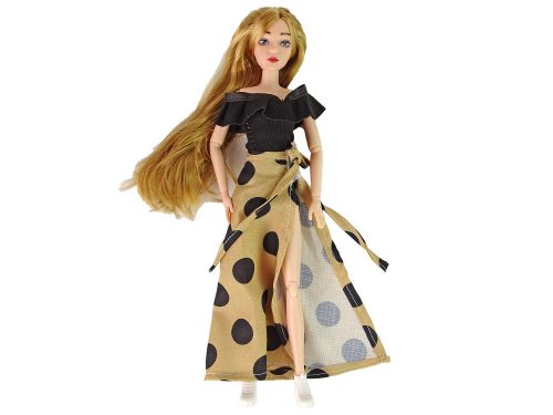 Emily baba cicával, rózsákkal és hosszú hajjal