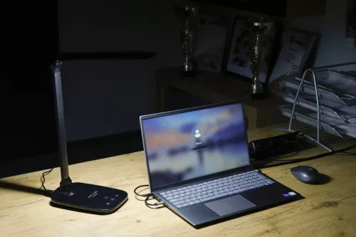 Montis mt042-bk LED asztali lámpa, fekete, 230 V + USB