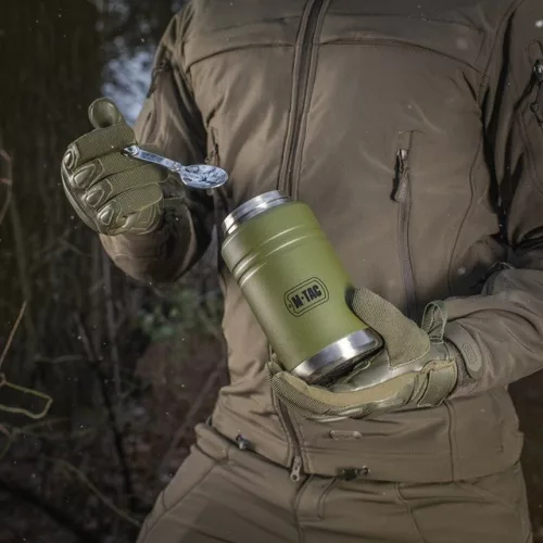 Ebédtermosz rozsdamentes acél kanállal, m-tac olive színben, 750 ml űrtartalommal.