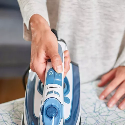 Black+Decker BXIR2402E gőzölős vasaló (2400W; fehér)