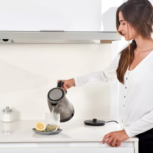 Black+Decker BXKE2201E elektromos vízforraló (2200 W; 1,7 l)