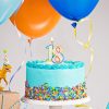 Születésnapi torta gyertya 18-as számmal, csillámporral színezve