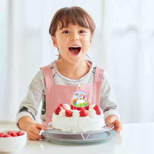 Egyszarvú születésnapi gyertya színes tortadíszítés gyerekeknek
