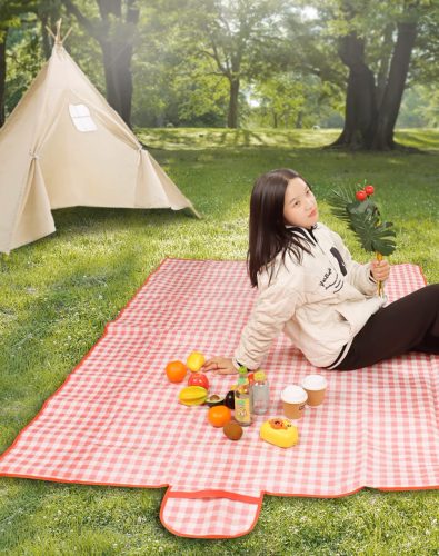 Piknik, strandtakaró, kempingszőnyeg, vízálló, hordozható, nagy, 2x2m, piros rács