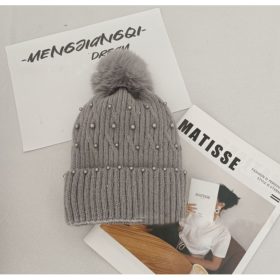  Kötött téli sapka pomponnal és gyöngyökkel, szürke CZ35WZ2