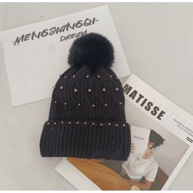   Kötött téli sapka pomponnal és gyöngyökkel, fekete CZ35WZ4