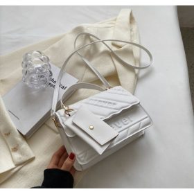 Elegáns női válltáska kollekció 2024 KRÉM T261