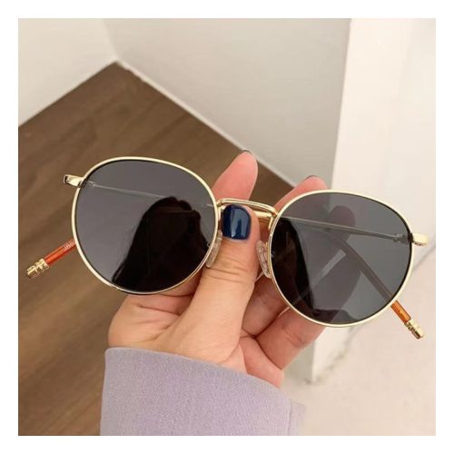 Klasszikus napszemüveg díszítéssel OK393