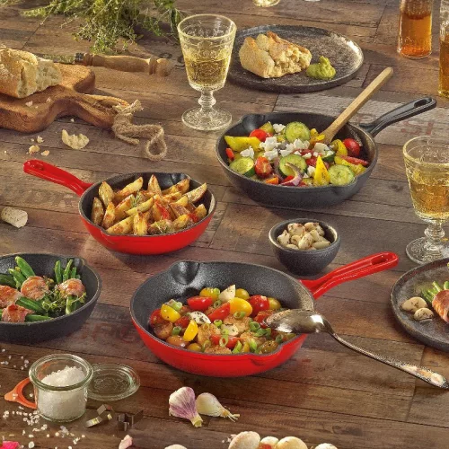 Küchenprofi Provence – Öntöttvas serpenyő kiöntővel, 20 cm átmérőjű (fekete)