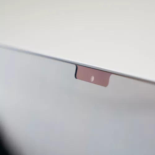 Moshi Umbra - Privacy kijelzővédő MacBook Pro 16" (M1, 2021) (fekete keretes)