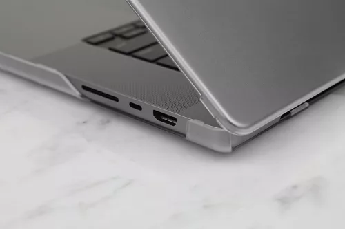 Moshi iGlaze – Hardshell tok MacBook Air 13,6" M2-hez (2022) (Stealth Clear)