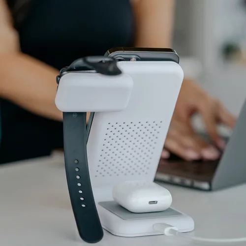 STM ChargeTree Swing 3-in-1 vezeték nélküli töltőállomás Phone, AirPods, Apple Watch - fehér