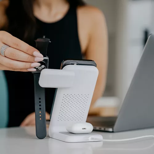 STM ChargeTree Swing 3-in-1 vezeték nélküli töltőállomás Phone, AirPods, Apple Watch - fehér