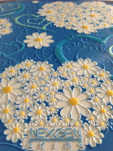 Nexgen Skins 3D hatással iPad 2/3/4 készülékhez (Hearts and Daisies 3D)