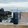 Quokka Umi - Rozsdamentes acél termosz bögre 720 ml szívószállal és szilikon talppal (fekete)