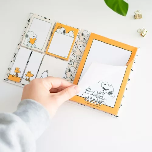 Snoopy - Blocnotes autoadeziv A6 din colecția Lazy Days