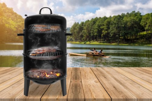 GQ9 Kerti grill, csöves füstölő hőmérővel, hordozható, szénacél, 2 rácsos