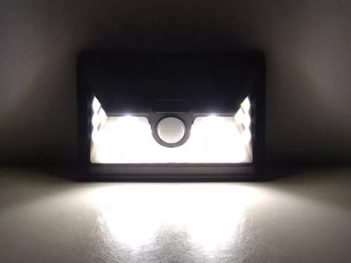 LED-es napelemes lámpa mozgás- és fényérzékelő