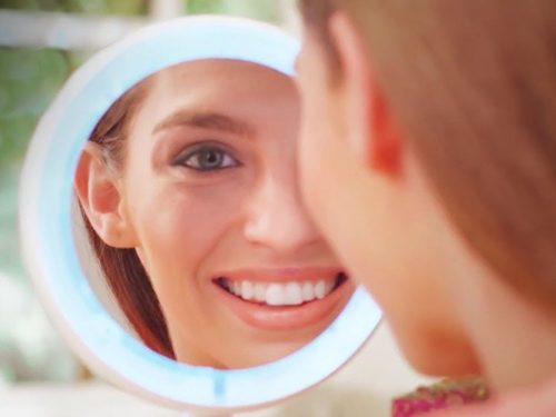 Megvilágított LED-es forgatható nagyító tükör