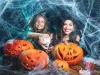 Mesterséges fehér pókháló 4 pókkal halloween dekoráció nyújtható