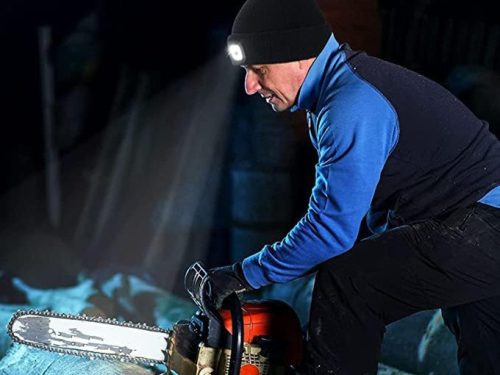 beépített LED-es zseblámpával ellátott sapka