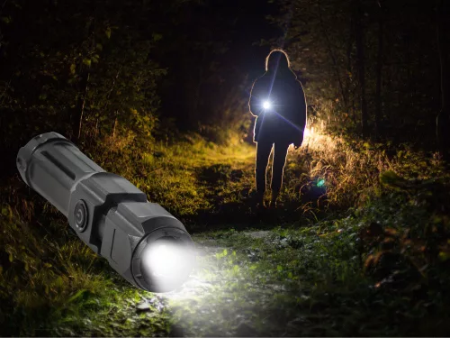 Újratölthető taktikai LED-es zseblámpa zoom XPE led katonai erős rendőrségi