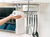 Fém kosár polc alá, 5 akasztós, törlőkendőtartó fekete