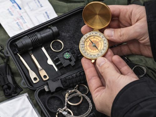 35 az 1-ben túlélőcsomag – katonai és túrázási alapfelszerelés tokban